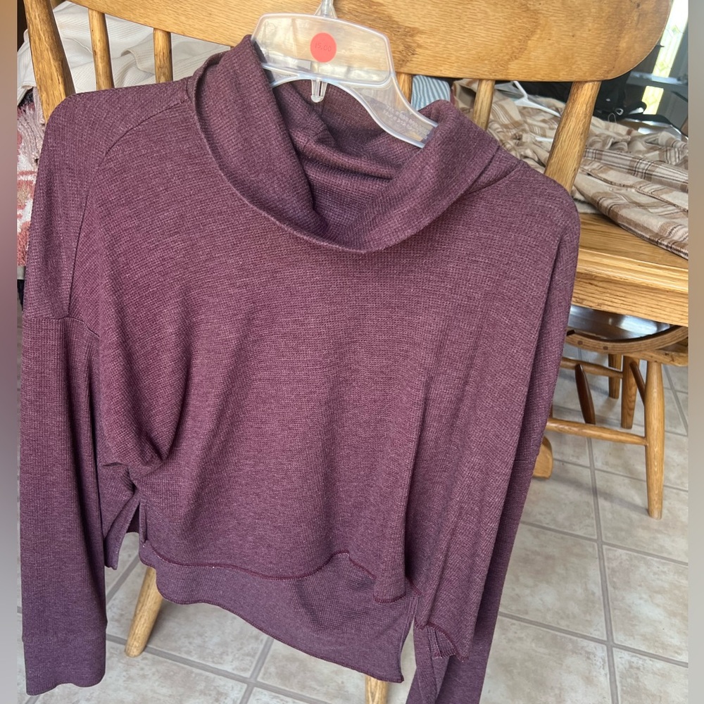 American Eagle crop top barely worn